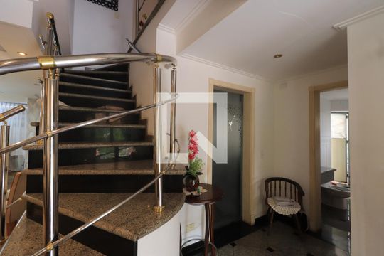 Sala de casa de condomínio para alugar com 4 quartos, 450m² em Vila Carrão, São Paulo