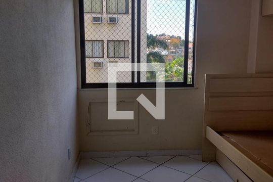 Quarto de apartamento para alugar com 2 quartos, 64m² em Barro Vermelho, São Gonçalo