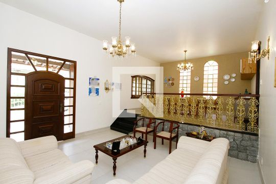 Sala de casa à venda com 3 quartos, 321m² em Barreiro, Belo Horizonte