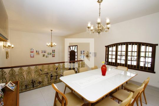 Sala de casa à venda com 3 quartos, 321m² em Barreiro, Belo Horizonte
