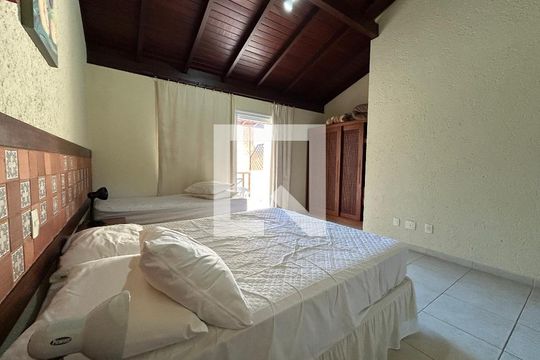 Quarto 1 de casa de condomínio para alugar com 2 quartos, 120m² em Barra da Lagoa, Florianópolis