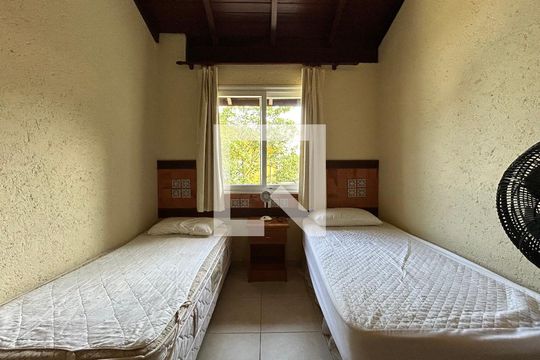 Quarto 2 de casa de condomínio para alugar com 2 quartos, 120m² em Barra da Lagoa, Florianópolis