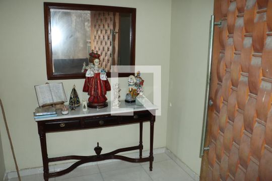 Casa de Condomínio para alugar com 4 quartos, 355m² em Jardim Rosalina, Cotia