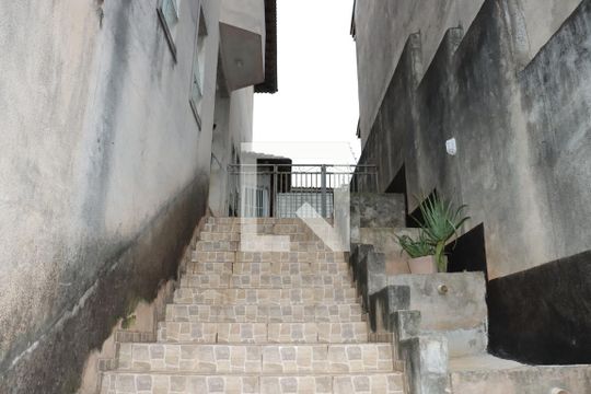 Casa de Condomínio para alugar com 4 quartos, 355m² em Jardim Rosalina, Cotia