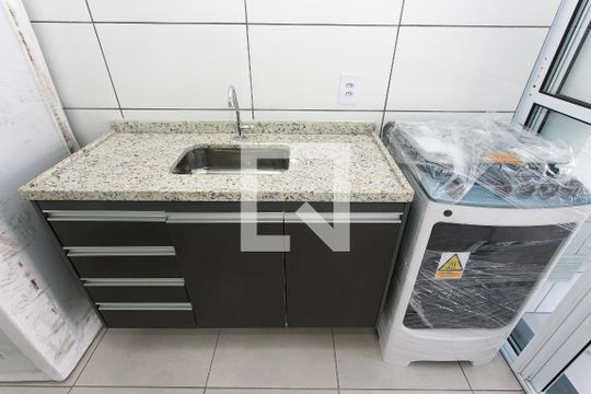 Cozinha de apartamento para alugar com 2 quartos, 39m² em Vila Carrão, São Paulo