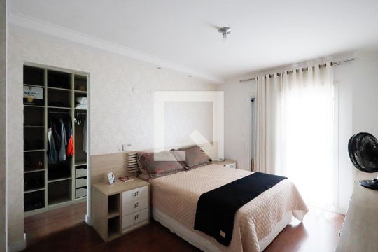 Suíte  de casa à venda com 4 quartos, 240m² em Vila Mazzei, São Paulo