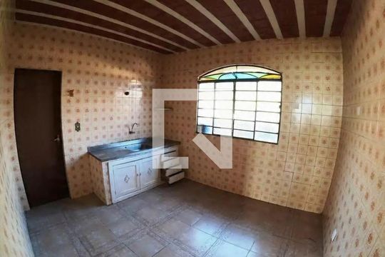 Casa para alugar com 3 quartos, 107m² em Caieiras, Vespasiano