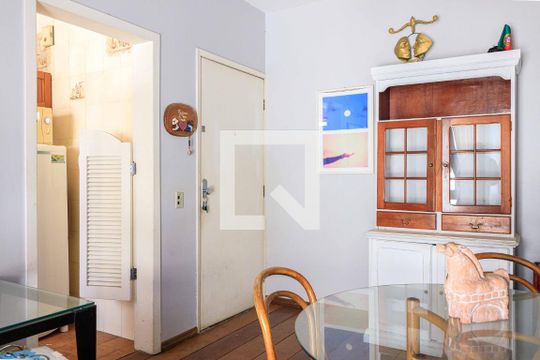 Sala de apartamento para alugar com 2 quartos, 59m² em Moinhos de Vento, Porto Alegre