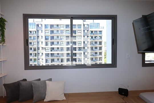 Janela de kitnet/studio à venda com 1 quarto, 30m² em Jardim do Salso, Porto Alegre