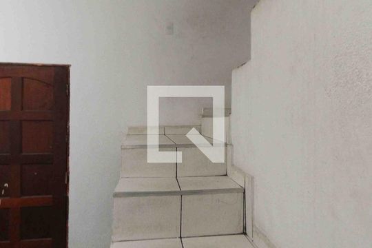 escada de casa à venda com 3 quartos, 148m² em Jardim Sapopemba, São Paulo