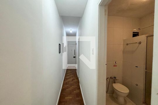 Corredor  de apartamento para alugar com 1 quarto, 50m² em Copacabana, Rio de Janeiro