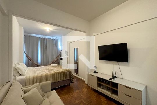 Sala/Quarto de apartamento para alugar com 1 quarto, 50m² em Copacabana, Rio de Janeiro