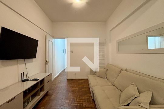 Sala/Quarto de apartamento para alugar com 1 quarto, 50m² em Copacabana, Rio de Janeiro