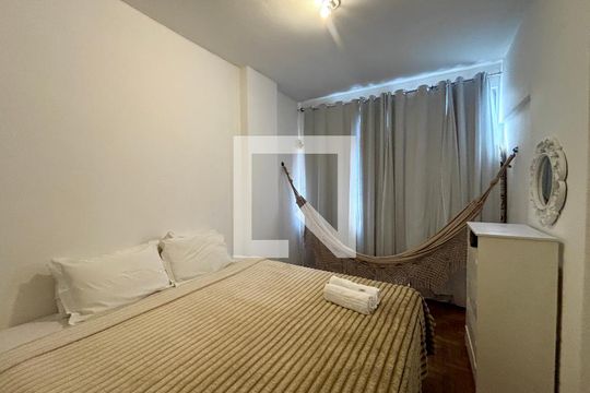 Sala/Quarto de apartamento para alugar com 1 quarto, 50m² em Copacabana, Rio de Janeiro