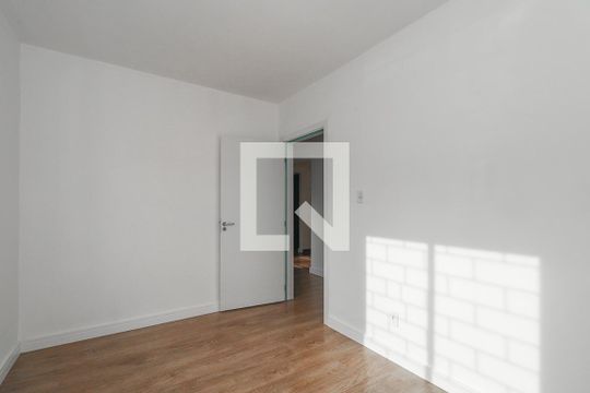 Quarto de apartamento para alugar com 2 quartos, 52m² em São Sebastião, Porto Alegre