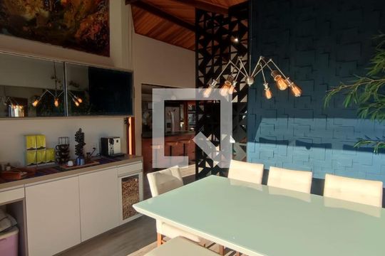 Sala de casa de condomínio à venda com 3 quartos, 300m² em Colinas do Ermitage (sousas), Campinas