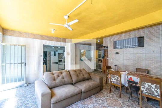 Sala de casa à venda com 3 quartos, 400m² em Olaria, Rio de Janeiro