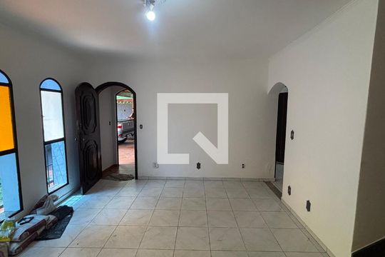 Sala de casa para alugar com 3 quartos, 104m² em Vila Helena, Santo André