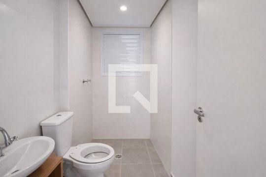 Banheiro de apartamento à venda com 2 quartos, 42m² em Vila Yolanda, Osasco