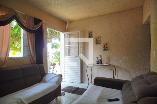 Sala de casa para alugar com 2 quartos, 140m² em Santos Dumont, São Leopoldo