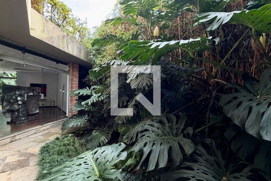 Casa à venda com 4 quartos, 290m² em Butantã, São Paulo