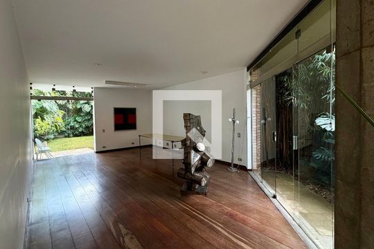 Casa à venda com 4 quartos, 290m² em Butantã, São Paulo