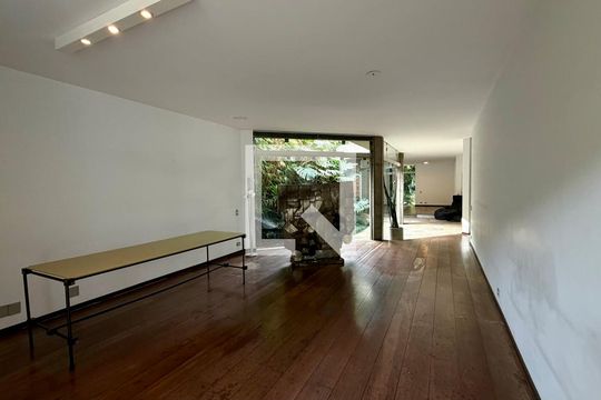 Casa à venda com 4 quartos, 290m² em Butantã, São Paulo