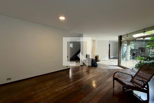 Casa à venda com 4 quartos, 290m² em Butantã, São Paulo