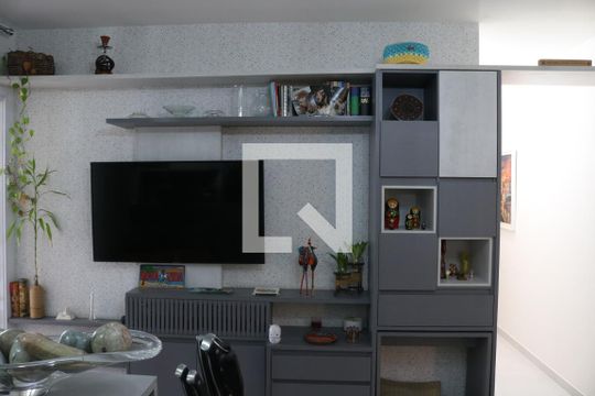 Sala de apartamento para alugar com 2 quartos, 70m² em Parque Industrial Tomas Edson, São Paulo
