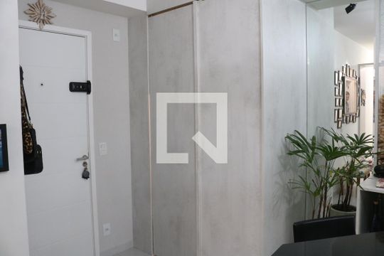 Sala de apartamento para alugar com 2 quartos, 70m² em Parque Industrial Tomas Edson, São Paulo