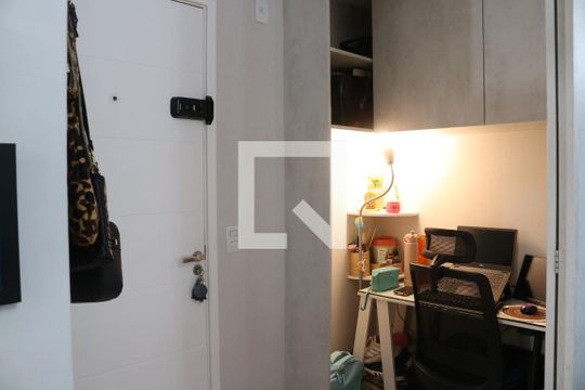 Sala de apartamento para alugar com 2 quartos, 70m² em Parque Industrial Tomas Edson, São Paulo