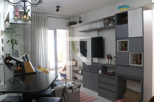 Sala de apartamento para alugar com 2 quartos, 70m² em Parque Industrial Tomas Edson, São Paulo
