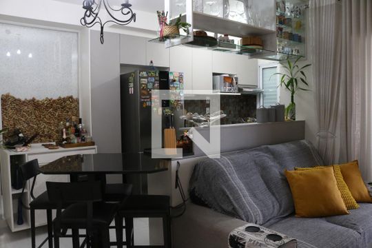 Sala de apartamento para alugar com 2 quartos, 70m² em Parque Industrial Tomas Edson, São Paulo