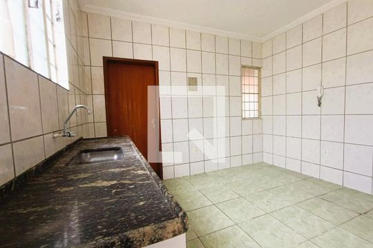 Cozinha de casa para alugar com 2 quartos, 80m² em Jardim das Alterosas - 2ª Seção, Betim