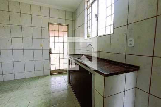 Cozinha de casa para alugar com 2 quartos, 80m² em Jardim das Alterosas - 2ª Seção, Betim