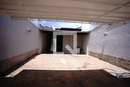Casa à venda com 3 quartos, 180m² em Residencial Center Ville, Goiânia