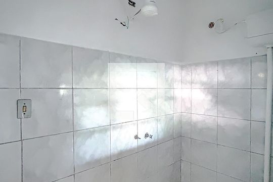 Banheiro de casa para alugar com 1 quarto, 160m² em Vila Ré, São Paulo