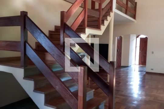 Sala de casa para alugar com 3 quartos, 720m² em Interlagos, São Paulo