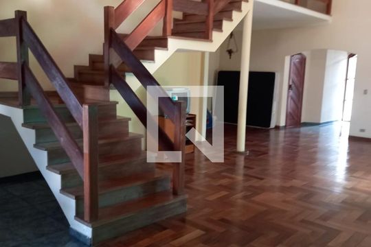 Sala de casa para alugar com 3 quartos, 720m² em Interlagos, São Paulo