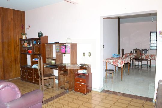 Sala de casa à venda com 4 quartos, 360m² em Goiânia, Belo Horizonte