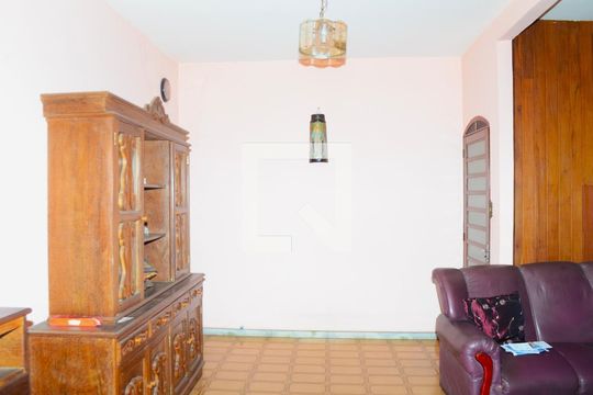 Sala de casa à venda com 4 quartos, 360m² em Goiânia, Belo Horizonte