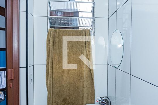 Banheiro Suite 1 de casa para alugar com 2 quartos, 250m² em Jardim Shangrila (zona Norte), São Paulo
