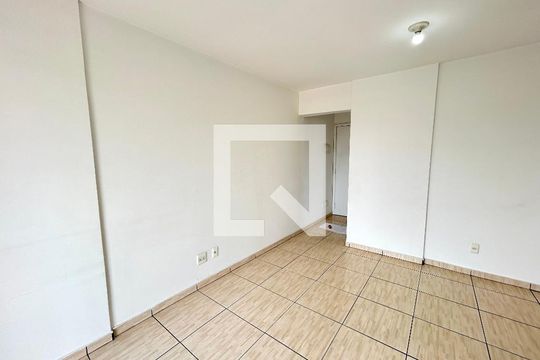 Sala de apartamento para alugar com 2 quartos, 65m² em Vila das Palmeiras, Guarulhos