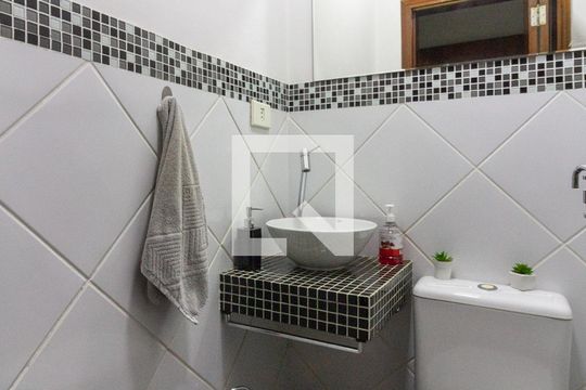 Casa para alugar com 2 quartos, 270m² em Vila Galvão, Guarulhos
