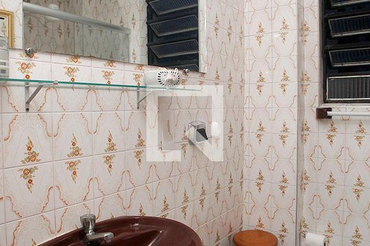 Banheiro de apartamento para alugar com 1 quarto, 38m² em Centro Histórico, Porto Alegre