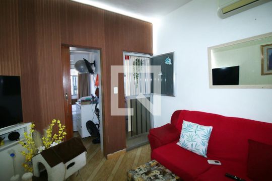 Sala de casa à venda com 2 quartos, 150m² em Irajá, Rio de Janeiro