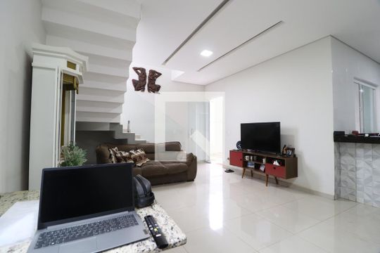 Sala de casa para alugar com 3 quartos, 150m² em Laranjeiras, Uberlândia