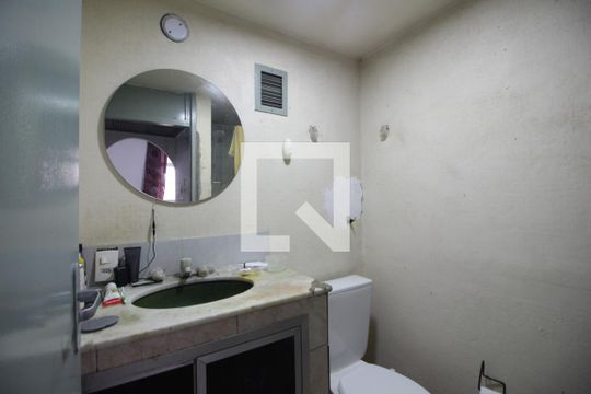 Banheiro de apartamento para alugar com 1 quarto, 40m² em Taquara, Rio de Janeiro