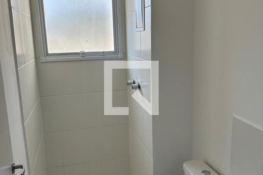 Banheiro de apartamento para alugar com 2 quartos, 54m² em Jardim Recanto Suave, Cotia