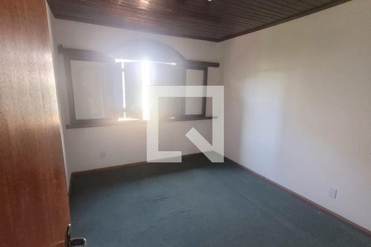 Quarto 2 de casa para alugar com 4 quartos, 240m² em Chácara das Pedras, Porto Alegre